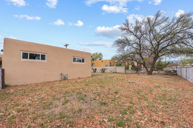 101 Lugar De Oro, Santa Fe, NM 87501