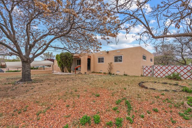 101 Lugar De Oro, Santa Fe, NM 87501