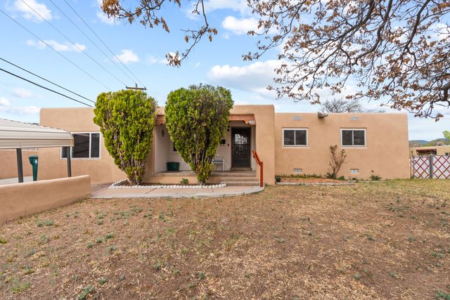 101 Lugar De Oro, Santa Fe, NM 87501