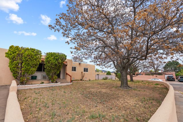 101 Lugar De Oro, Santa Fe, NM 87501