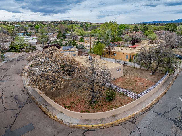 101 Lugar De Oro, Santa Fe, NM 87501