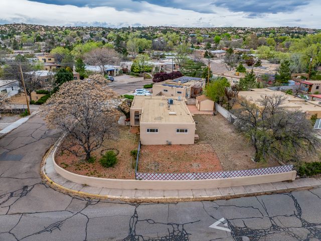 101 Lugar De Oro, Santa Fe, NM 87501