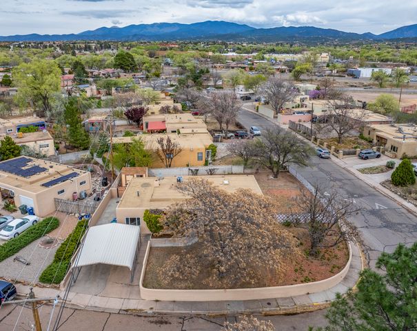 101 Lugar De Oro, Santa Fe, NM 87501