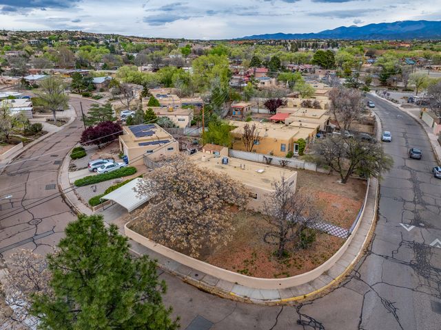 101 Lugar De Oro, Santa Fe, NM 87501
