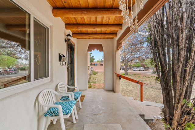 101 Lugar De Oro, Santa Fe, NM 87501