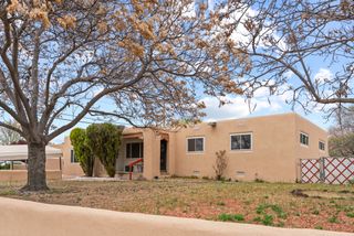 101 Lugar De Oro, Santa Fe, NM 87501
