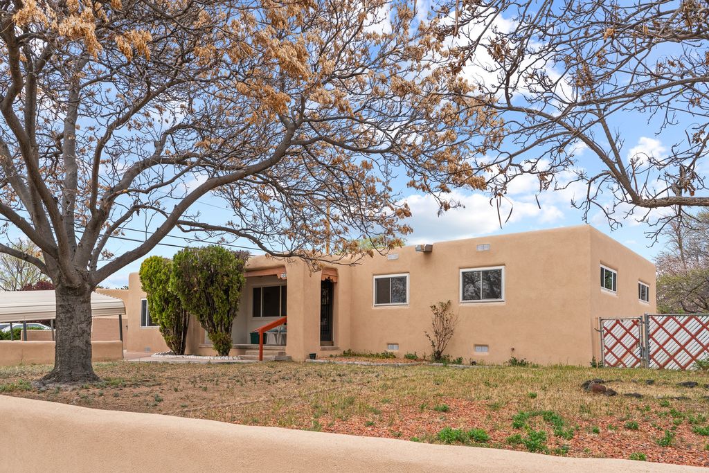 101 Lugar De Oro, Santa Fe, NM 87501