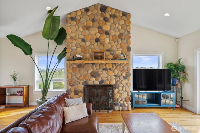 470 W Wind Street, Ocean Shores, WA 98569