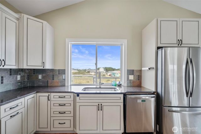470 W Wind Street, Ocean Shores, WA 98569