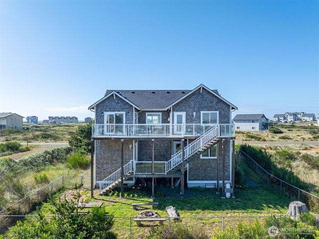 470 W Wind Street, Ocean Shores, WA 98569