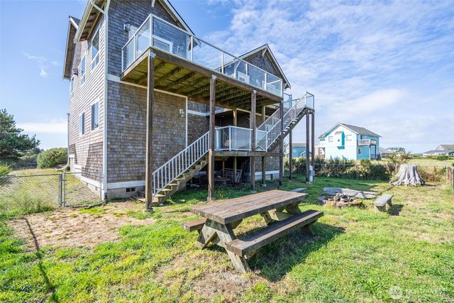 470 W Wind Street, Ocean Shores, WA 98569