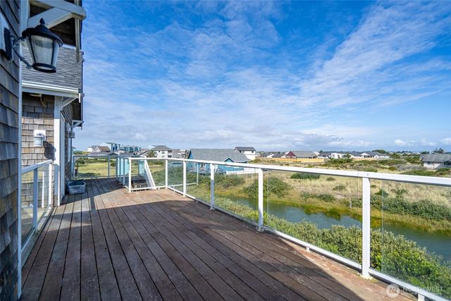 470 W Wind Street, Ocean Shores, WA 98569