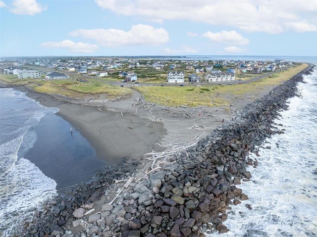 470 W Wind Street, Ocean Shores, WA 98569