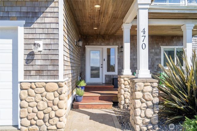 470 W Wind Street, Ocean Shores, WA 98569