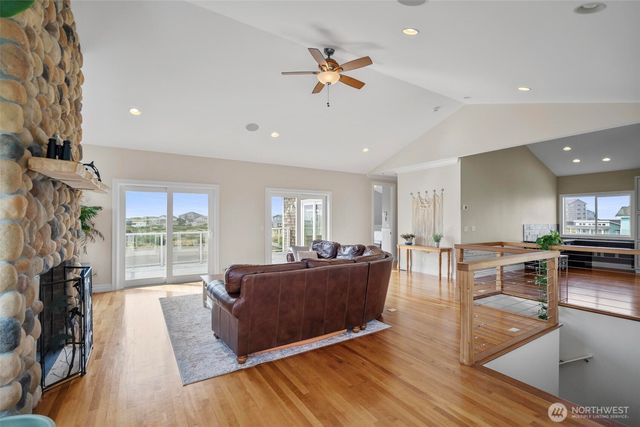 470 W Wind Street, Ocean Shores, WA 98569