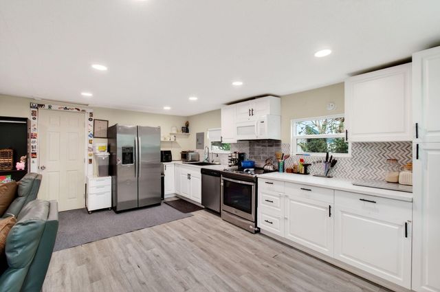 1071 Peak Road, Lake Worth, FL 33462