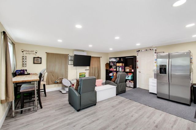 1071 Peak Road, Lake Worth, FL 33462