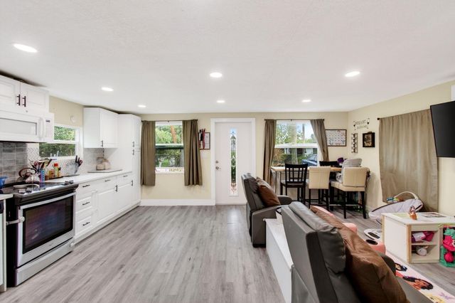 1071 Peak Road, Lake Worth, FL 33462