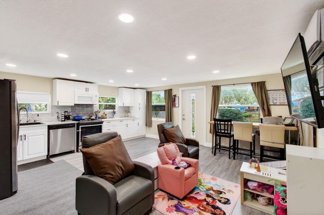 1071 Peak Road, Lake Worth, FL 33462