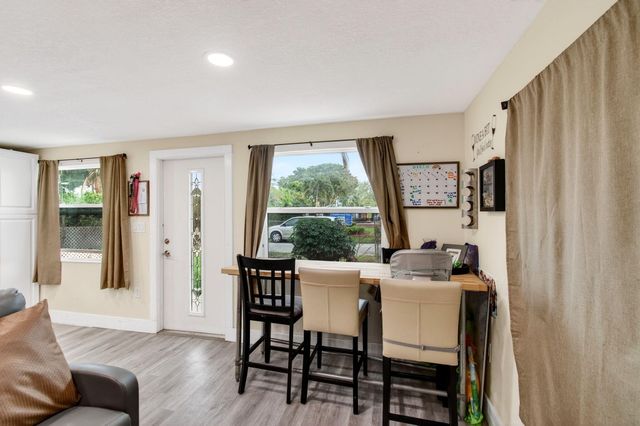 1071 Peak Road, Lake Worth, FL 33462