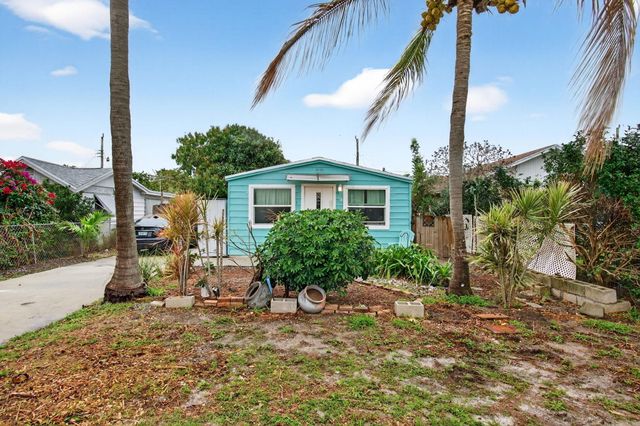 1071 Peak Road, Lake Worth, FL 33462