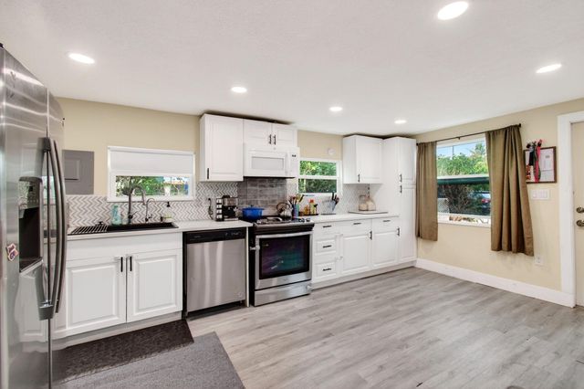 1071 Peak Road, Lake Worth, FL 33462