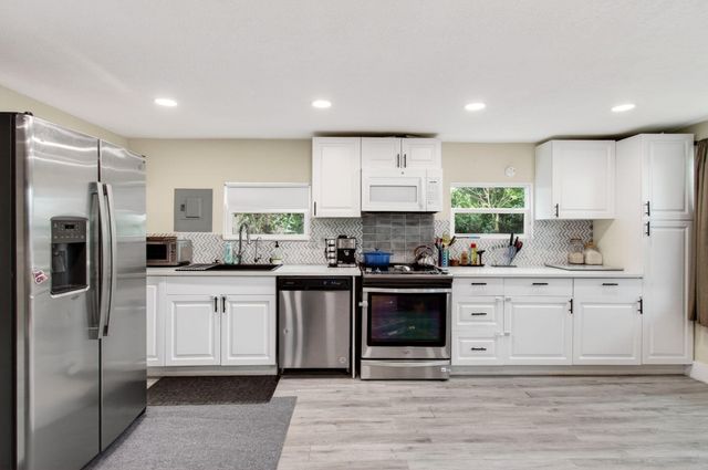 1071 Peak Road, Lake Worth, FL 33462