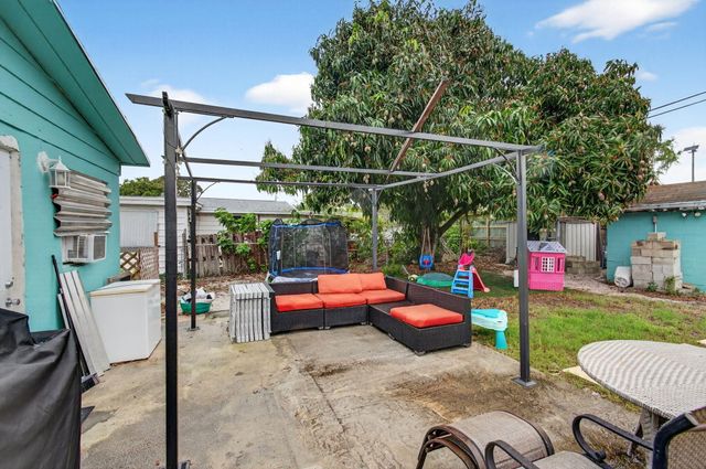 1071 Peak Road, Lake Worth, FL 33462