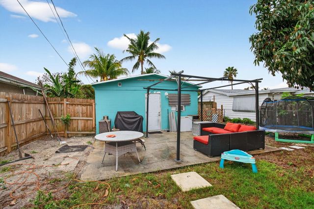 1071 Peak Road, Lake Worth, FL 33462