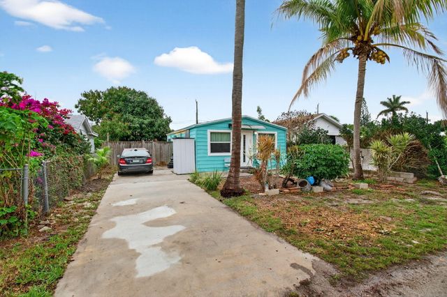 1071 Peak Road, Lake Worth, FL 33462