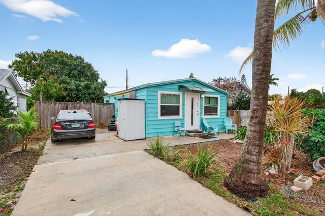 1071 Peak Road, Lake Worth, FL 33462