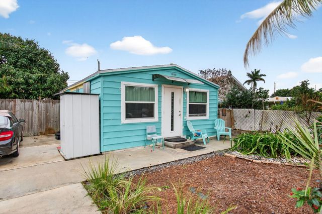 1071 Peak Road, Lake Worth, FL 33462