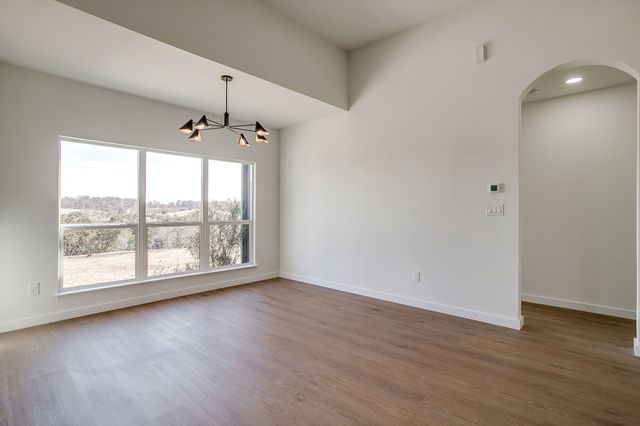 208 N Mountain Ridge, Cresson, TX 76035