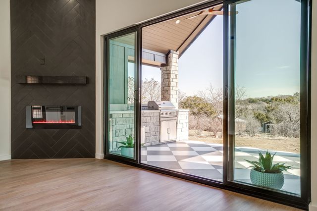 208 N Mountain Ridge, Cresson, TX 76035