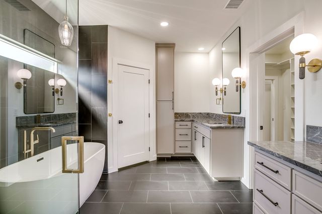 208 N Mountain Ridge, Cresson, TX 76035