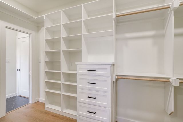 208 N Mountain Ridge, Cresson, TX 76035