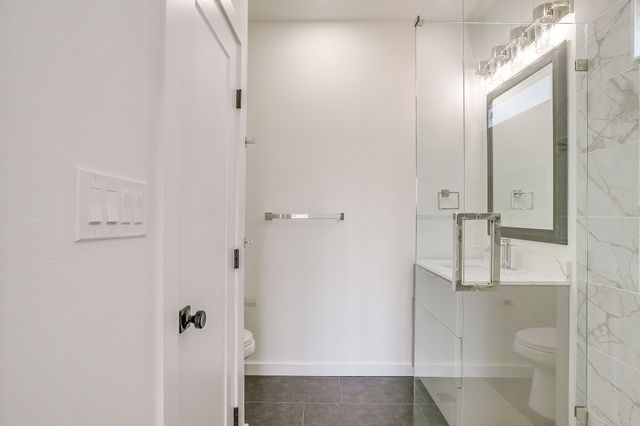 208 N Mountain Ridge, Cresson, TX 76035