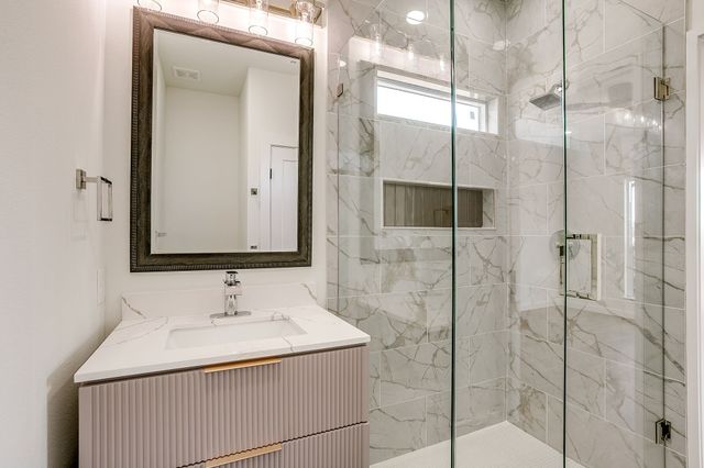 208 N Mountain Ridge, Cresson, TX 76035