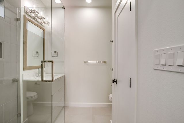 208 N Mountain Ridge, Cresson, TX 76035