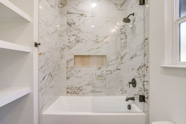 208 N Mountain Ridge, Cresson, TX 76035