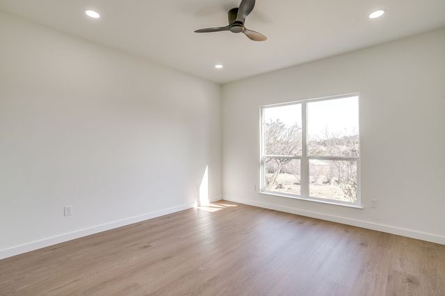 208 N Mountain Ridge, Cresson, TX 76035