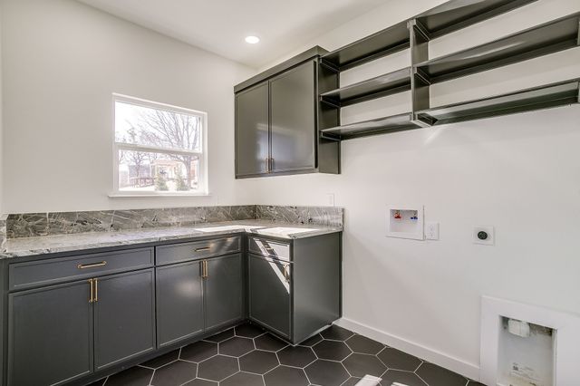 208 N Mountain Ridge, Cresson, TX 76035