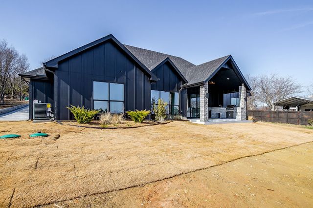 208 N Mountain Ridge, Cresson, TX 76035