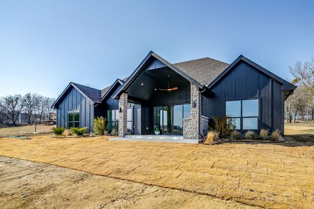 208 N Mountain Ridge, Cresson, TX 76035