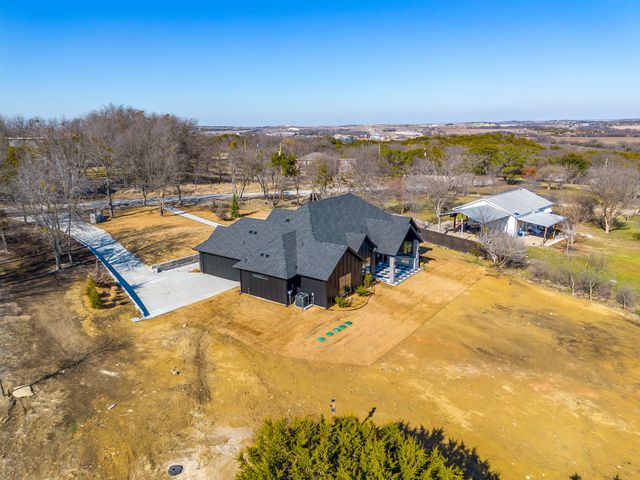 208 N Mountain Ridge, Cresson, TX 76035