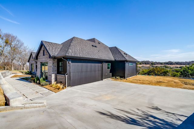 208 N Mountain Ridge, Cresson, TX 76035