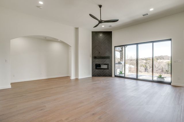 208 N Mountain Ridge, Cresson, TX 76035