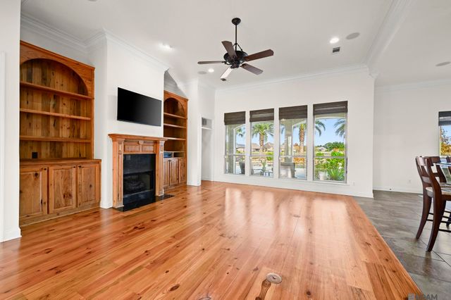 6176 Royal Dunes Dr, Gonzales, LA 70737