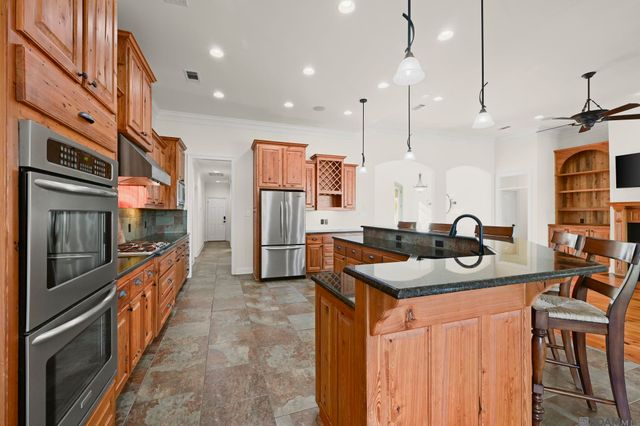 6176 Royal Dunes Dr, Gonzales, LA 70737