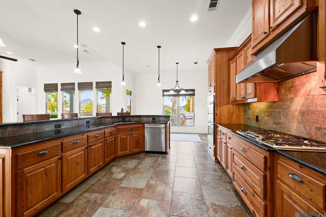 6176 Royal Dunes Dr, Gonzales, LA 70737